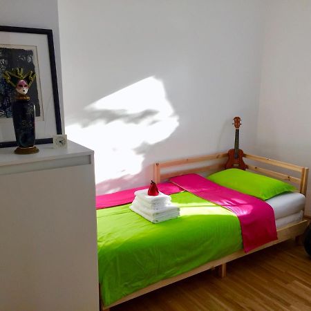 Cozy Danube Room - 15 Mins To Downtown Відень Екстер'єр фото